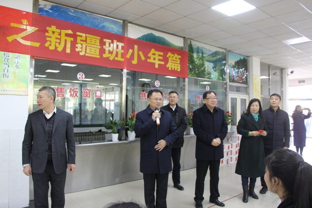 刘鹏照局长作了热情洋溢的讲话，师生们深受鼓舞.JPG