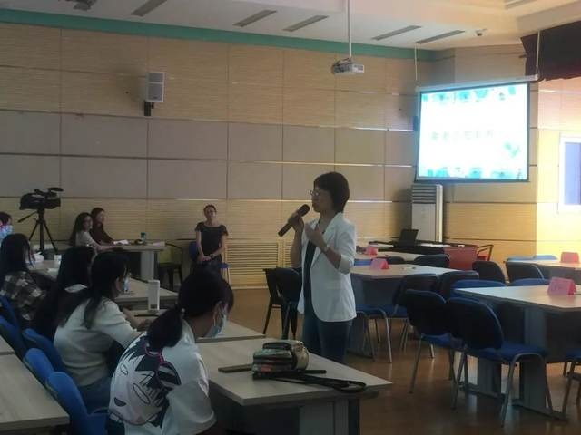 立足课堂，培养学生核心素养——青岛市高中英语学科教研活动在我校成功举行