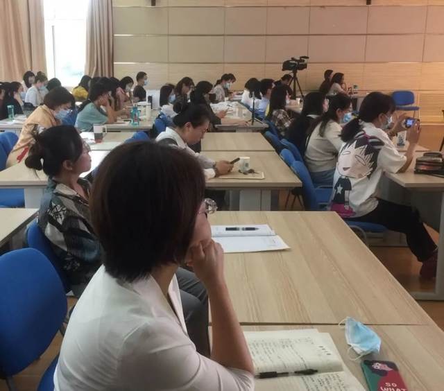 立足课堂，培养学生核心素养——青岛市高中英语学科教研活动在我校成功举行