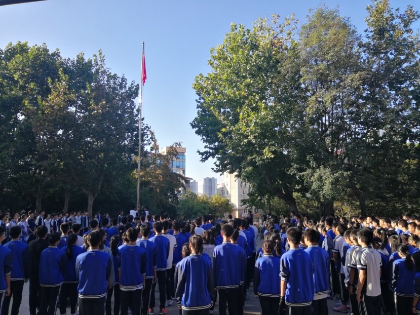 青岛六十六中隆重举行喜迎71周年国庆升旗仪式暨“向国旗敬礼”活动
