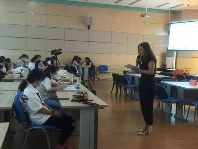 立足课堂，培养学生核心素养——青岛市高中英语学科教研活动在我校成功举行