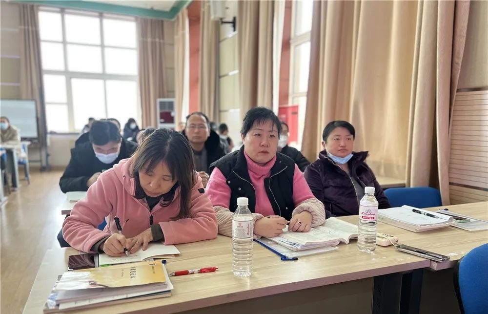 青岛六十六中举行第六届教育教学年会暨青岛市“三新”背景下的教学变革与教师素养培育专题培训