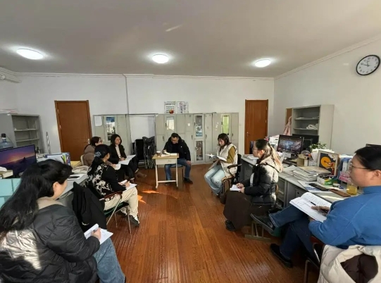 教学研究 | 青岛市高中物理教研员刘硕老师莅临青岛六十六中指导工作
